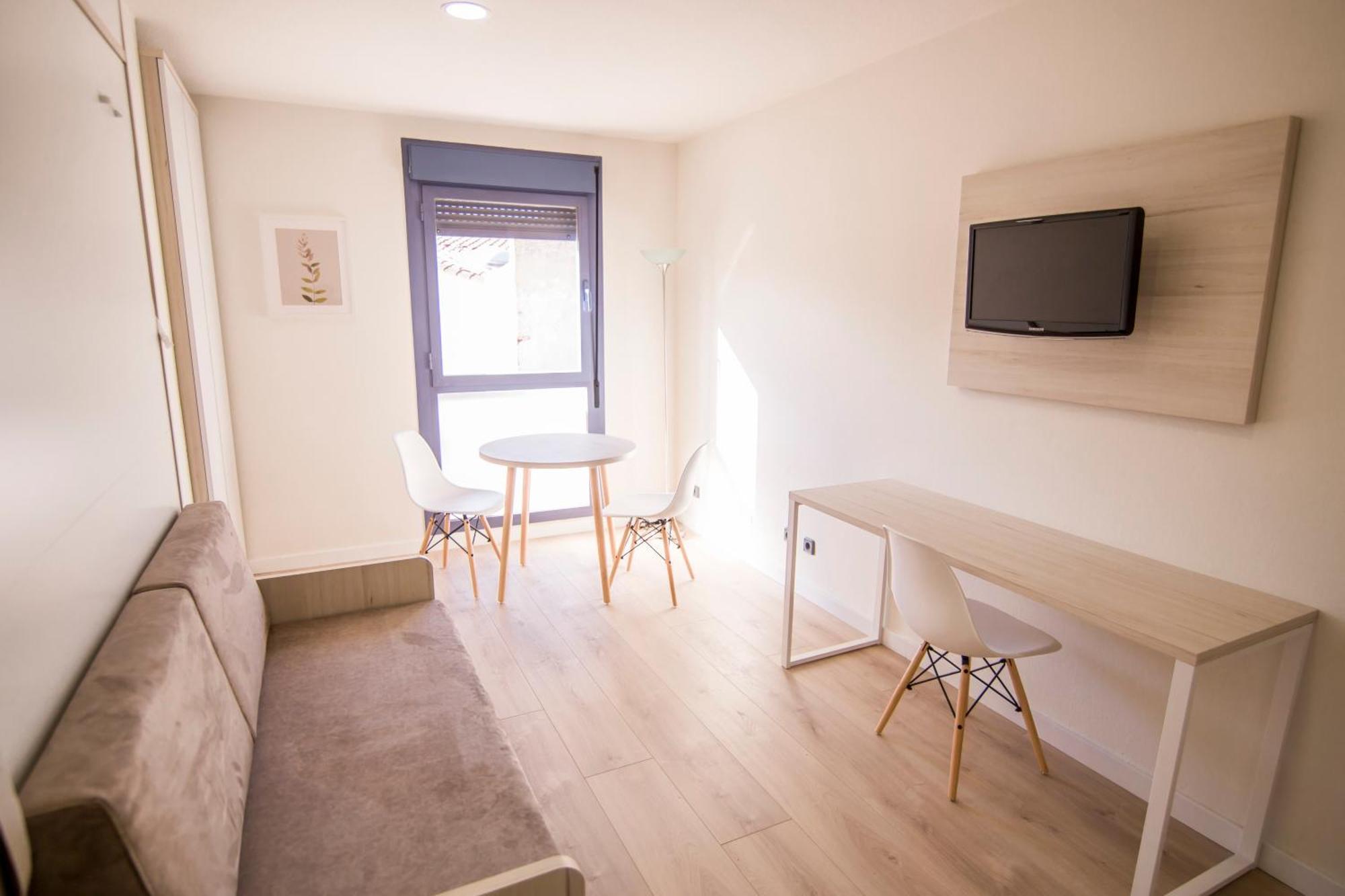 Apartamentos Plaza De Santiago - Estudios Turisticos - 1 Llave Pinto Eksteriør billede