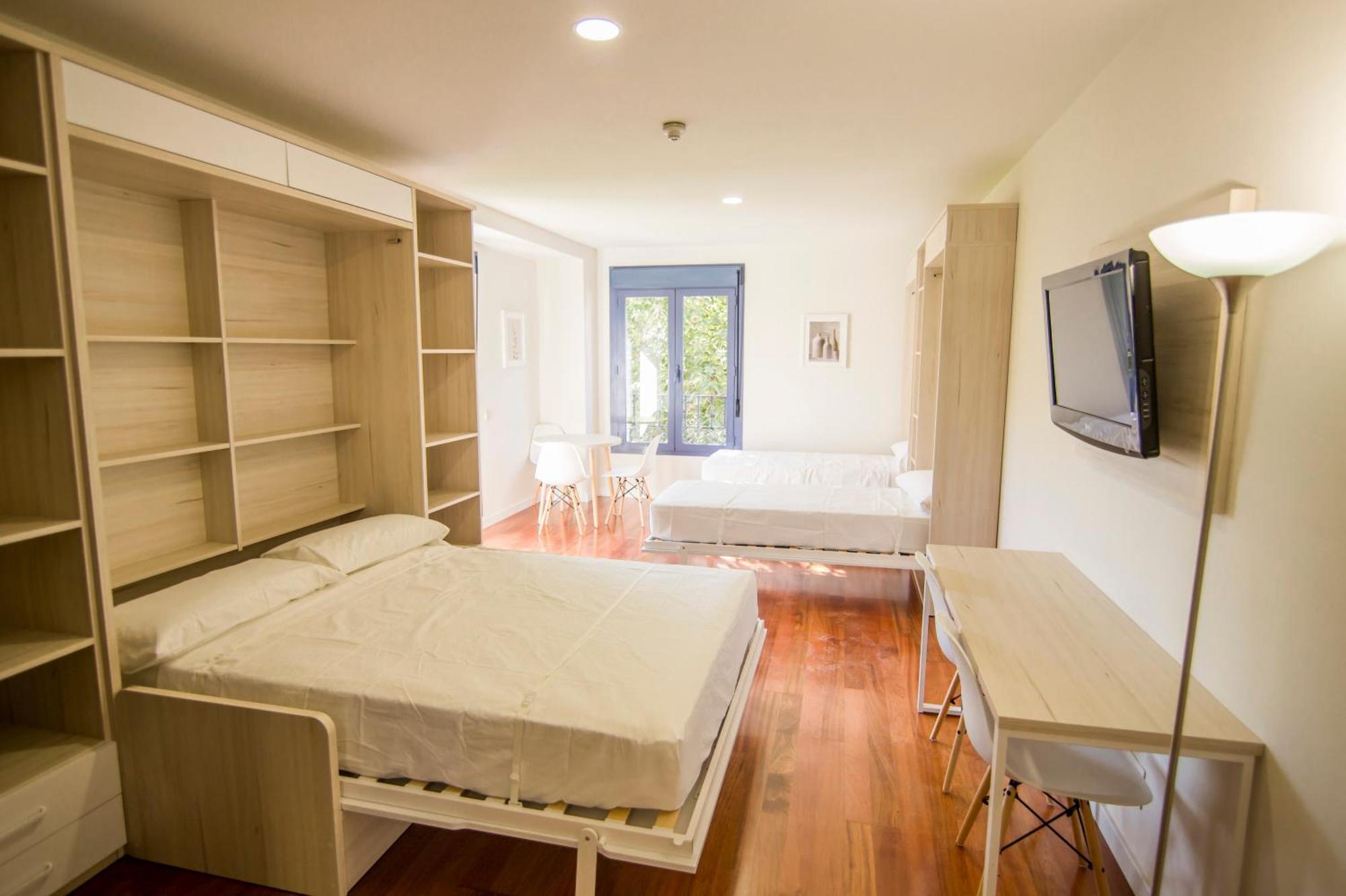 Apartamentos Plaza De Santiago - Estudios Turisticos - 1 Llave Pinto Eksteriør billede