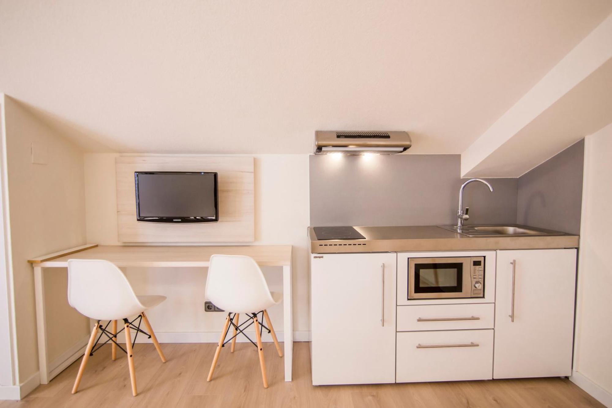Apartamentos Plaza De Santiago - Estudios Turisticos - 1 Llave Pinto Eksteriør billede