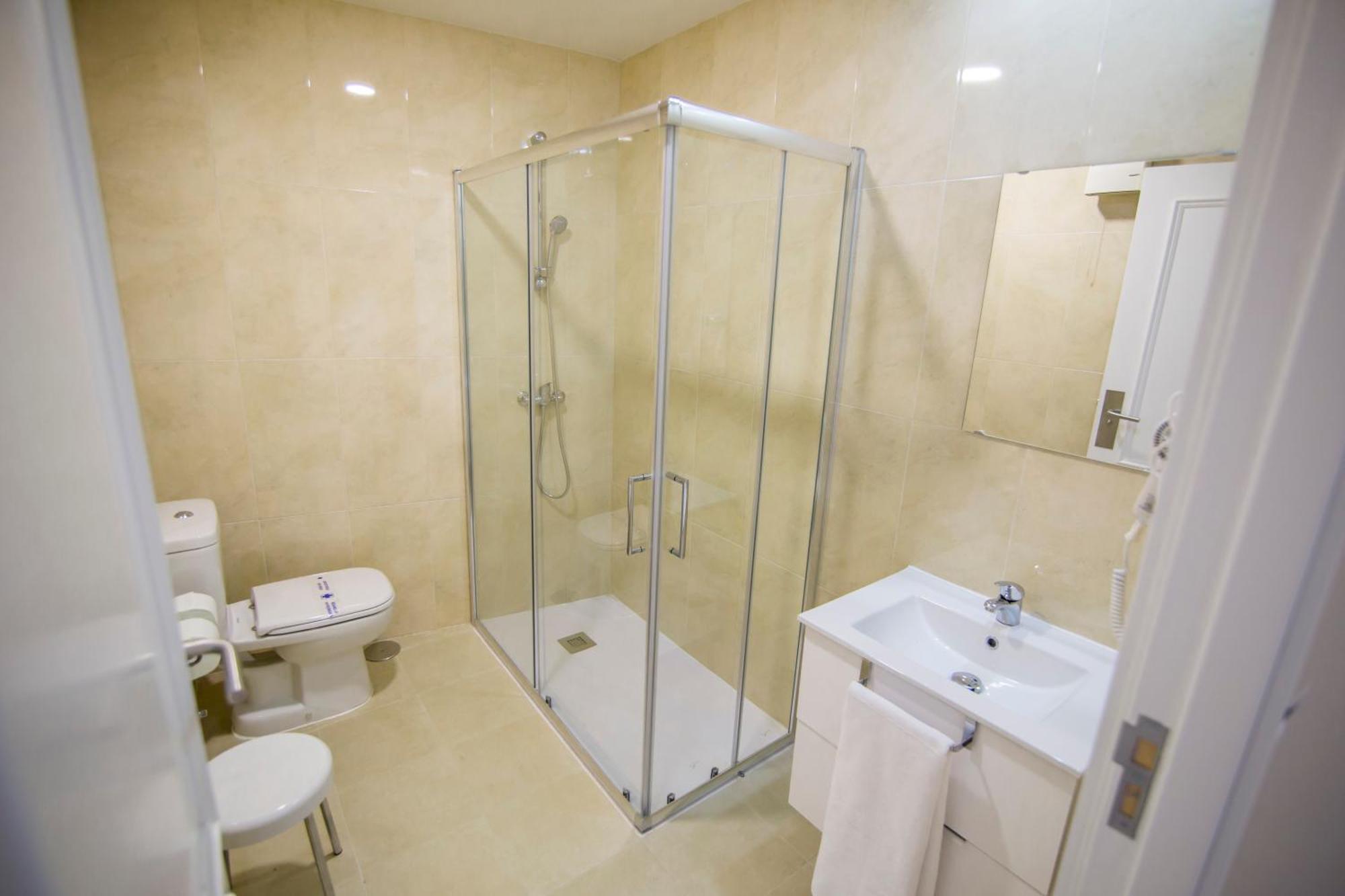 Apartamentos Plaza De Santiago - Estudios Turisticos - 1 Llave Pinto Eksteriør billede