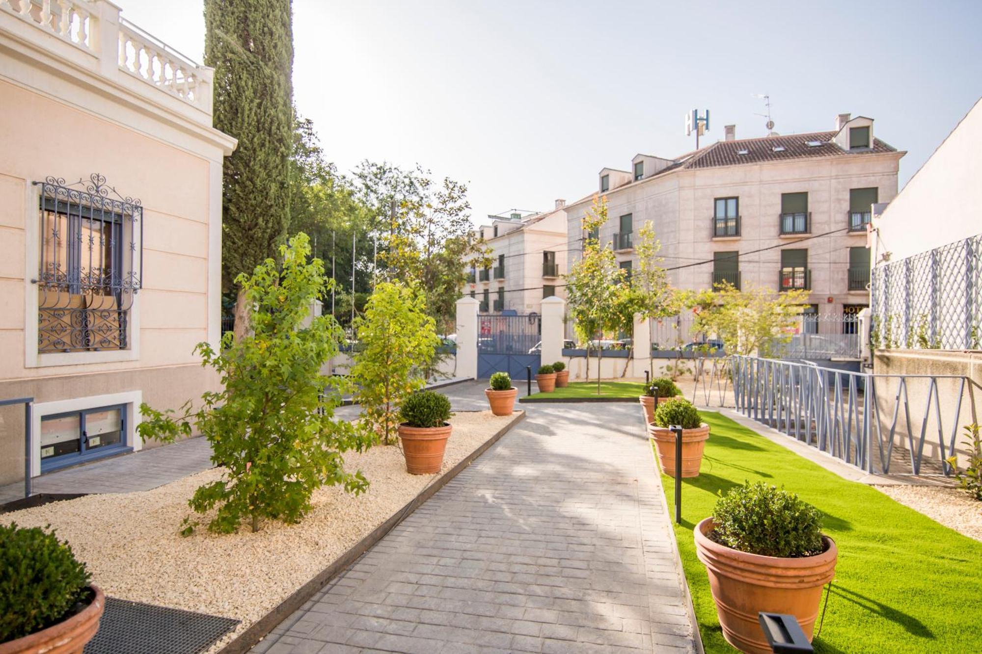 Apartamentos Plaza De Santiago - Estudios Turisticos - 1 Llave Pinto Eksteriør billede