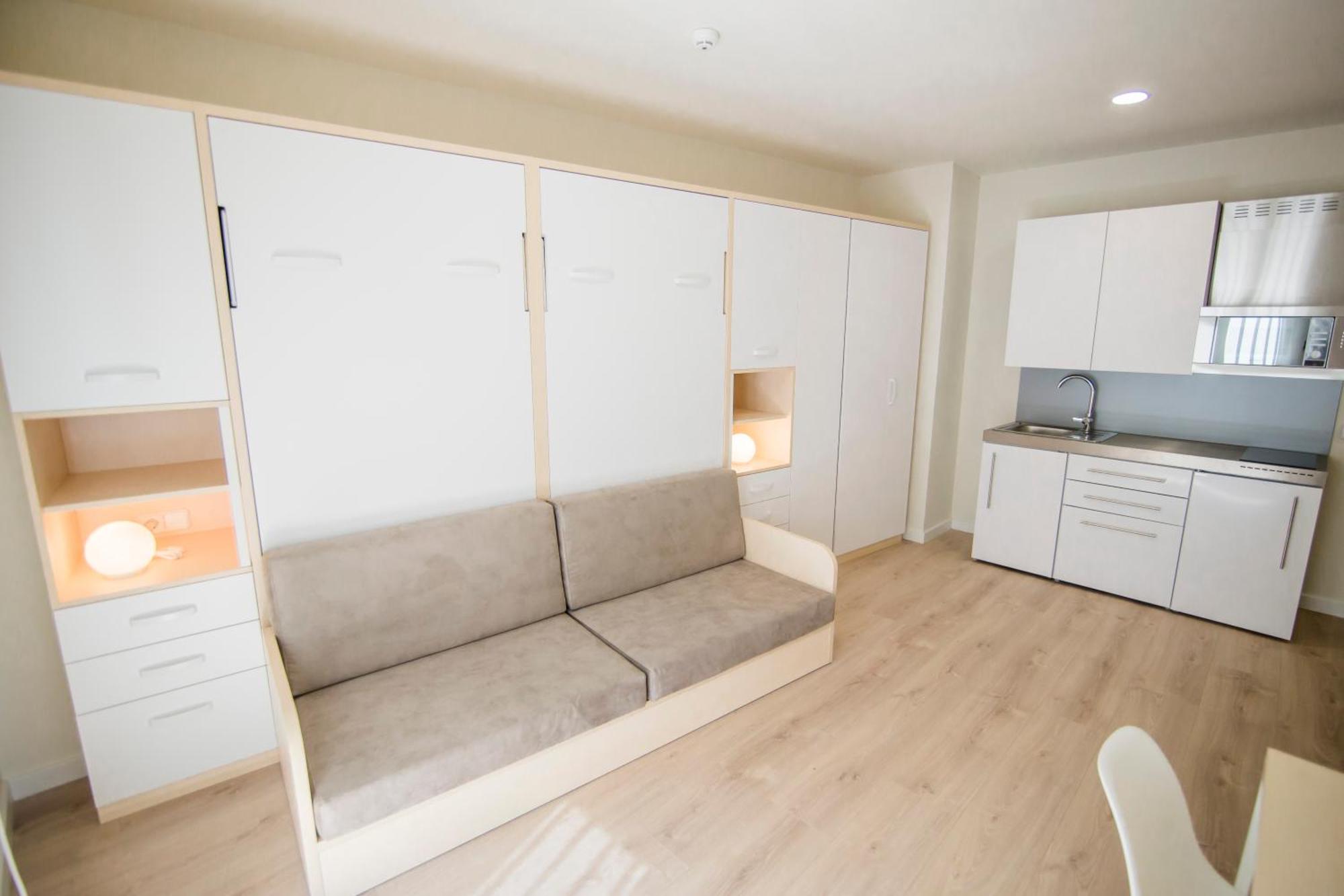 Apartamentos Plaza De Santiago - Estudios Turisticos - 1 Llave Pinto Eksteriør billede