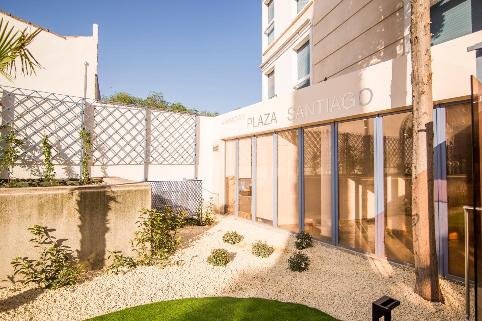 Apartamentos Plaza De Santiago - Estudios Turisticos - 1 Llave Pinto Eksteriør billede