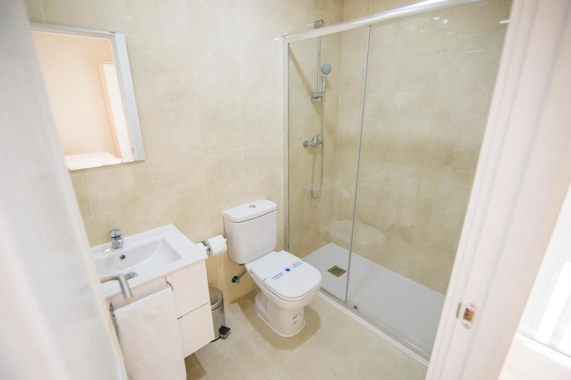 Apartamentos Plaza De Santiago - Estudios Turisticos - 1 Llave Pinto Eksteriør billede