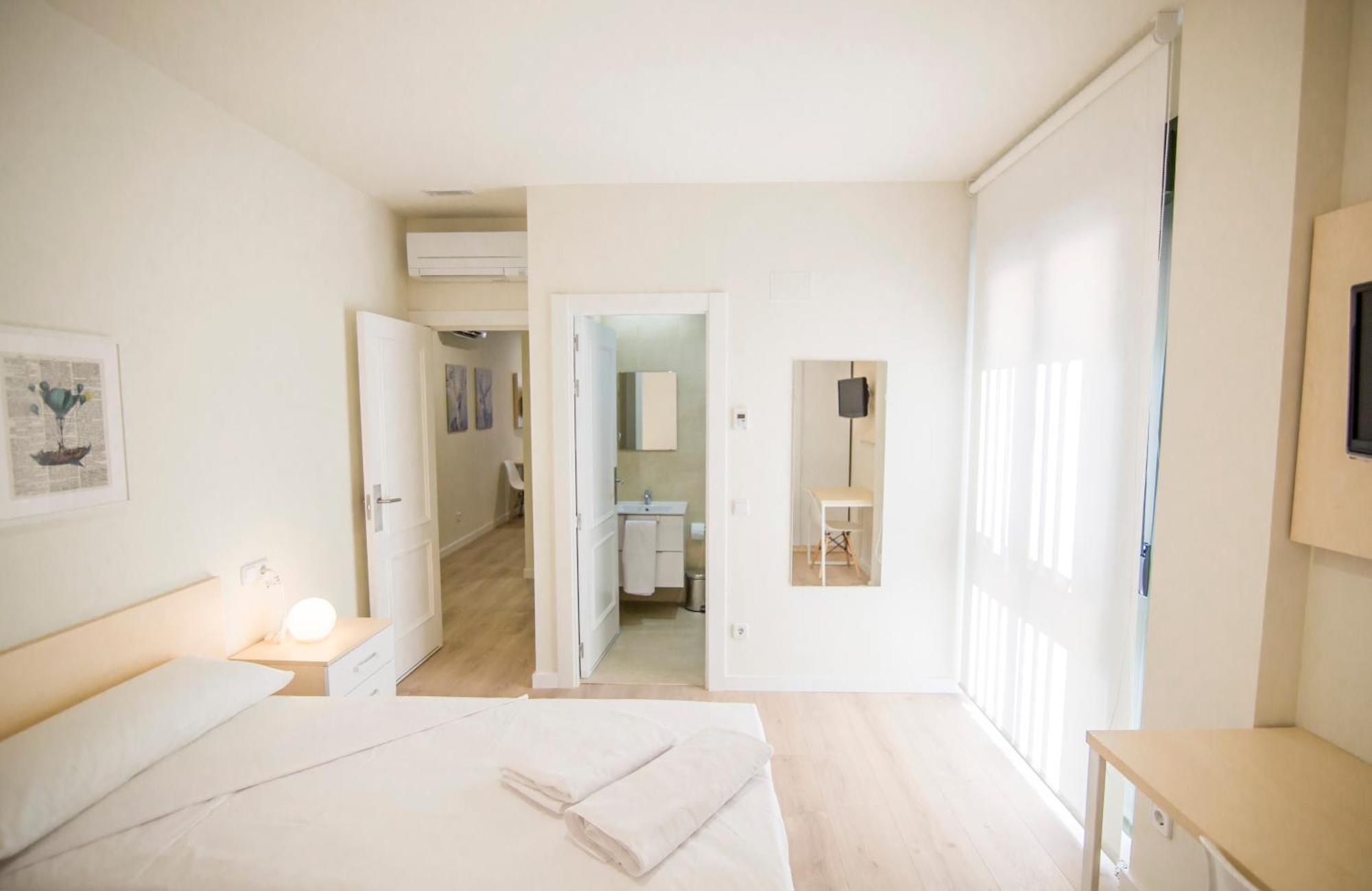 Apartamentos Plaza De Santiago - Estudios Turisticos - 1 Llave Pinto Eksteriør billede