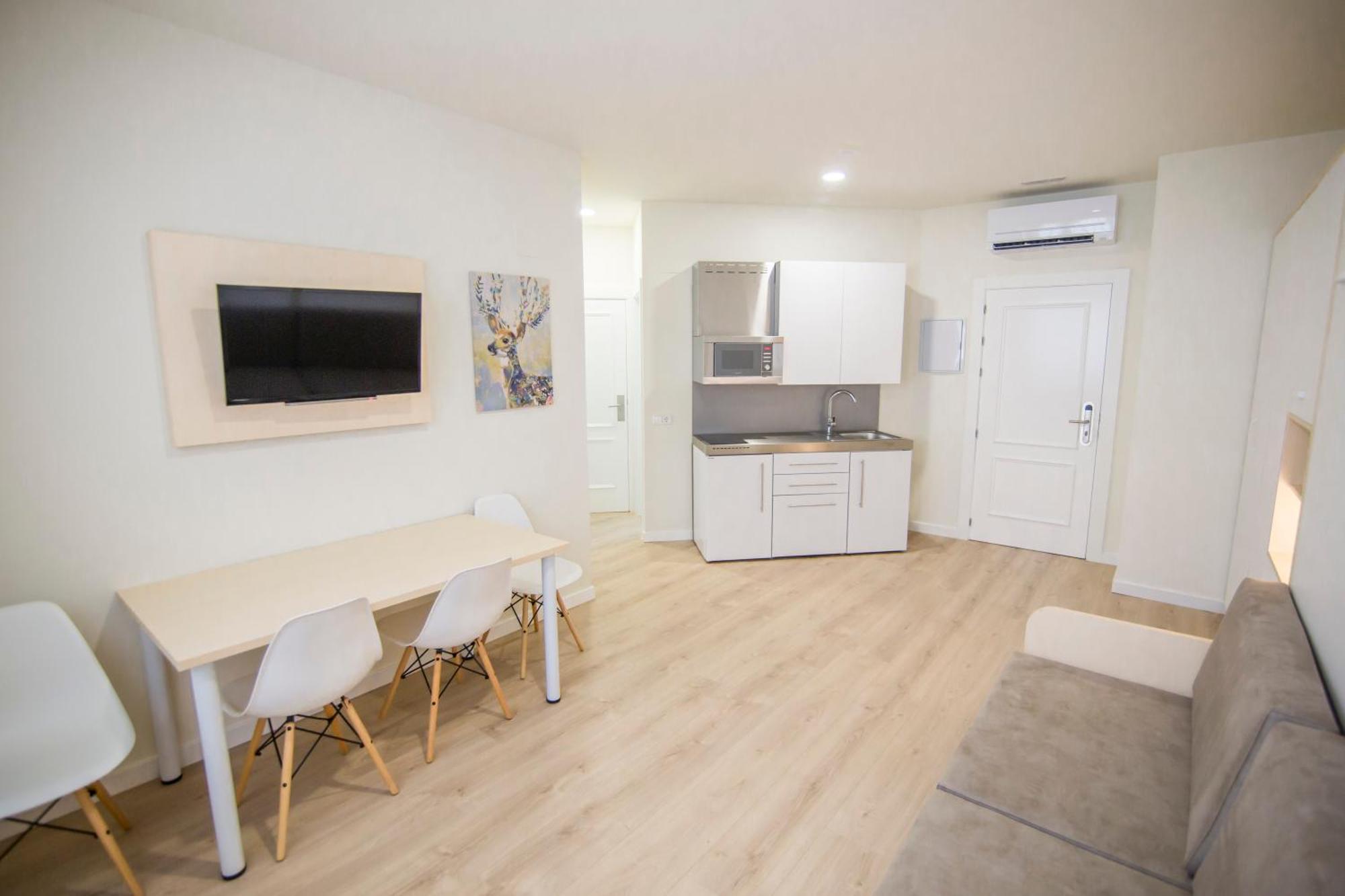 Apartamentos Plaza De Santiago - Estudios Turisticos - 1 Llave Pinto Eksteriør billede