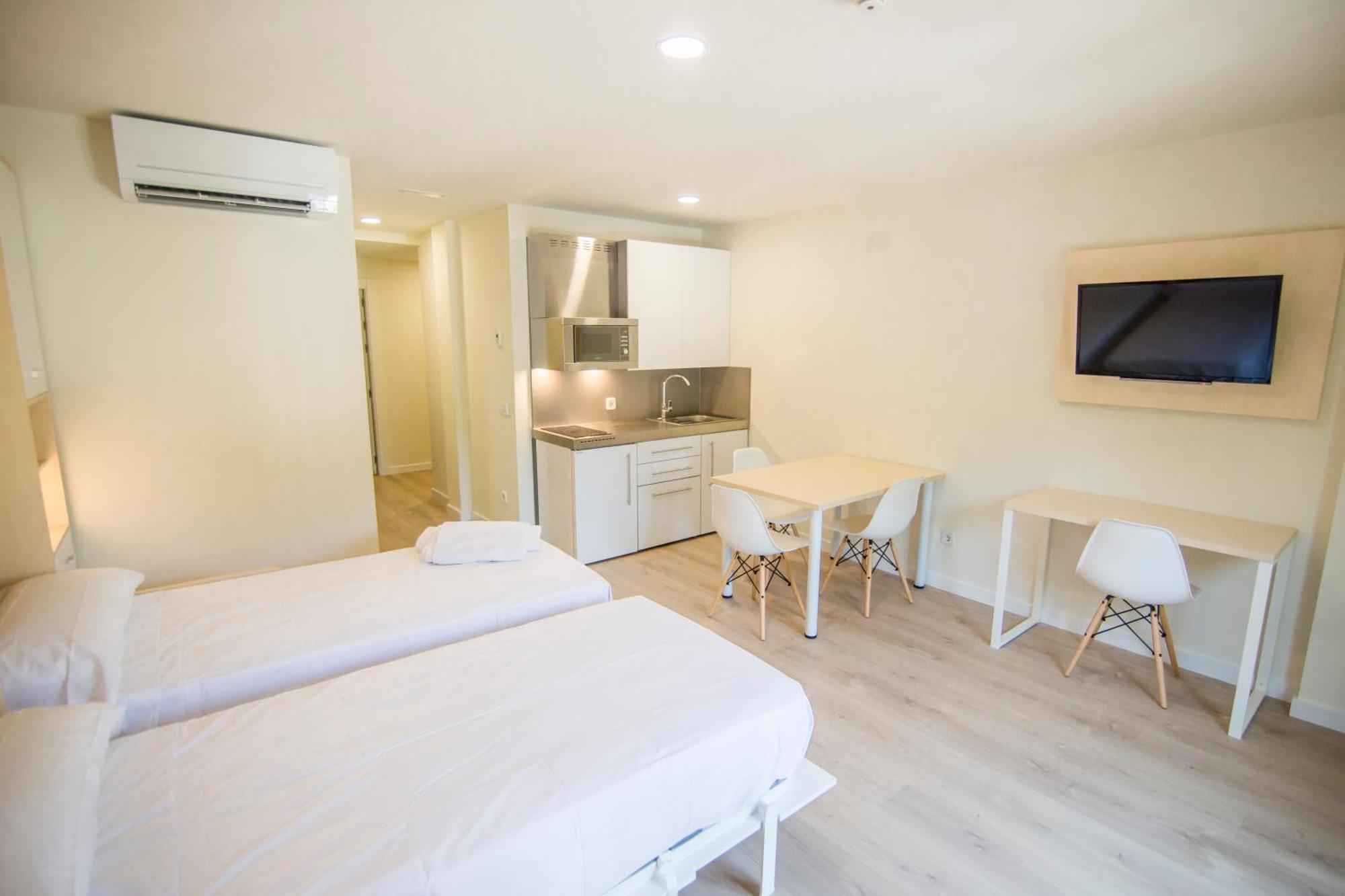 Apartamentos Plaza De Santiago - Estudios Turisticos - 1 Llave Pinto Eksteriør billede