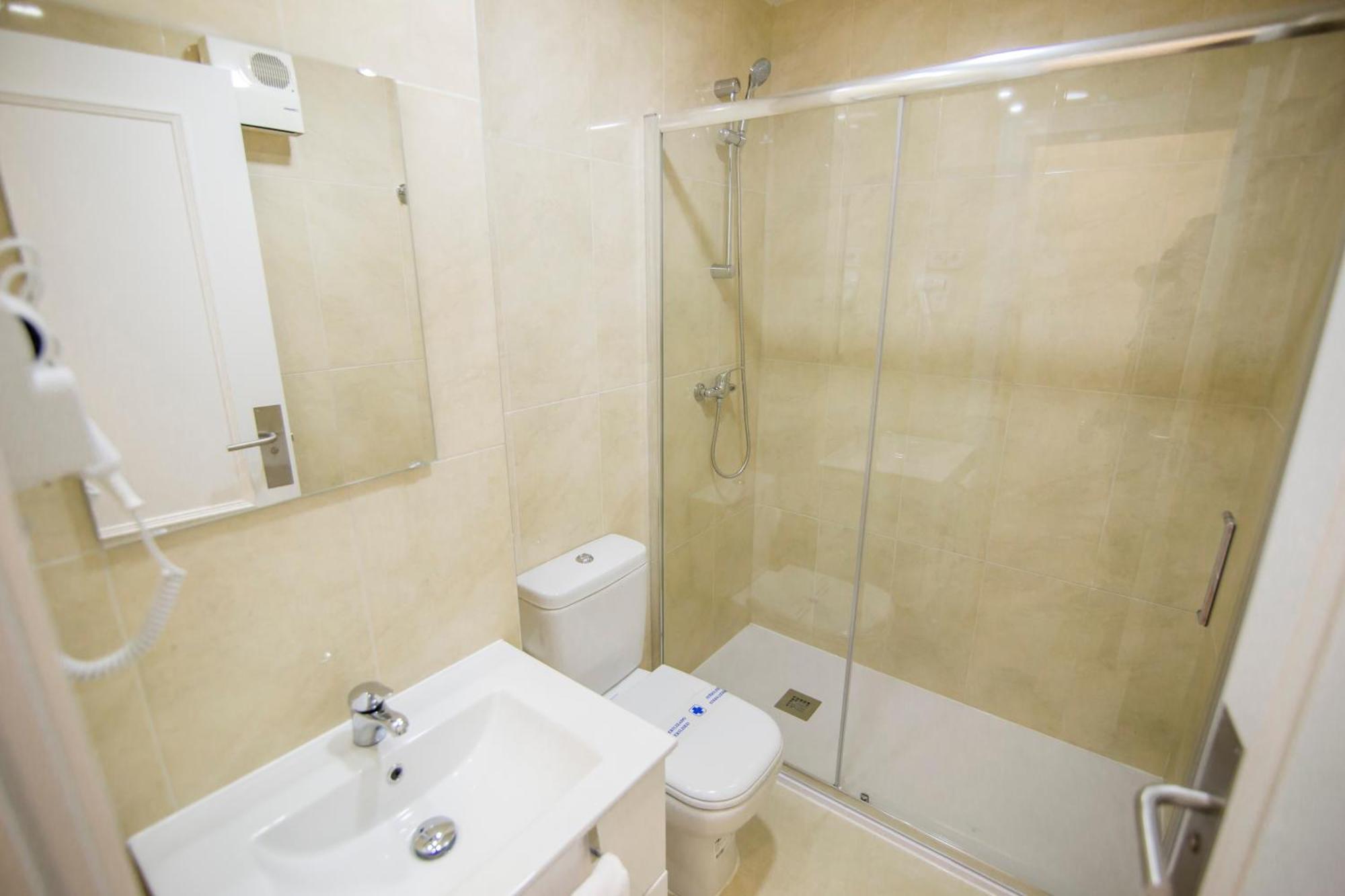 Apartamentos Plaza De Santiago - Estudios Turisticos - 1 Llave Pinto Eksteriør billede
