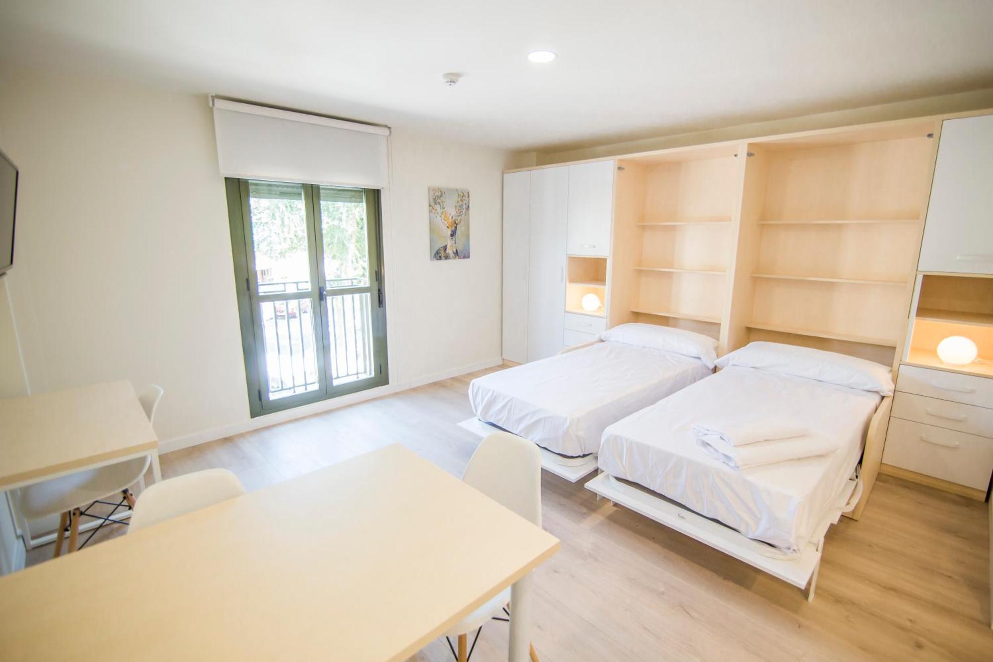 Apartamentos Plaza De Santiago - Estudios Turisticos - 1 Llave Pinto Eksteriør billede