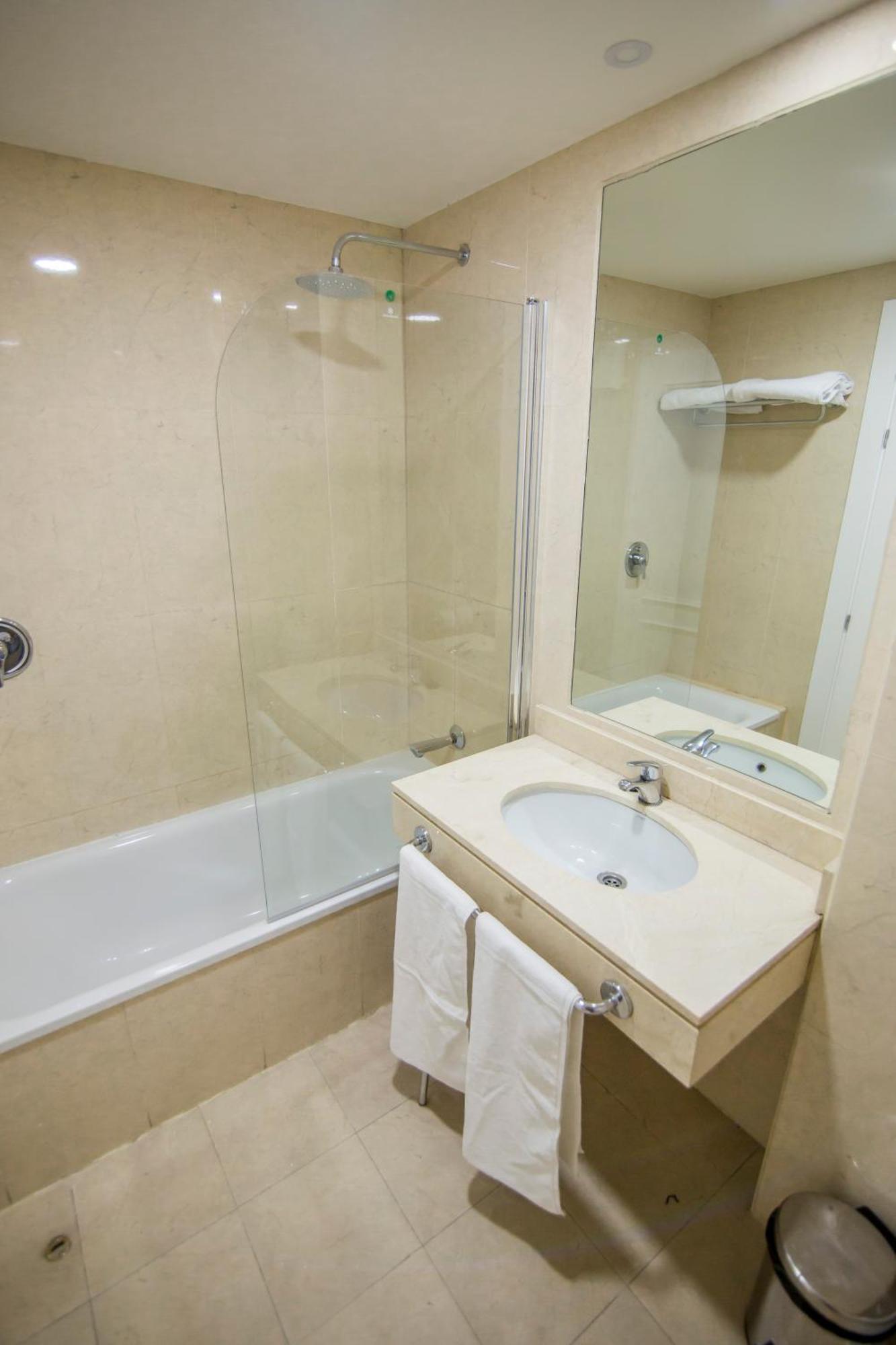 Apartamentos Plaza De Santiago - Estudios Turisticos - 1 Llave Pinto Eksteriør billede