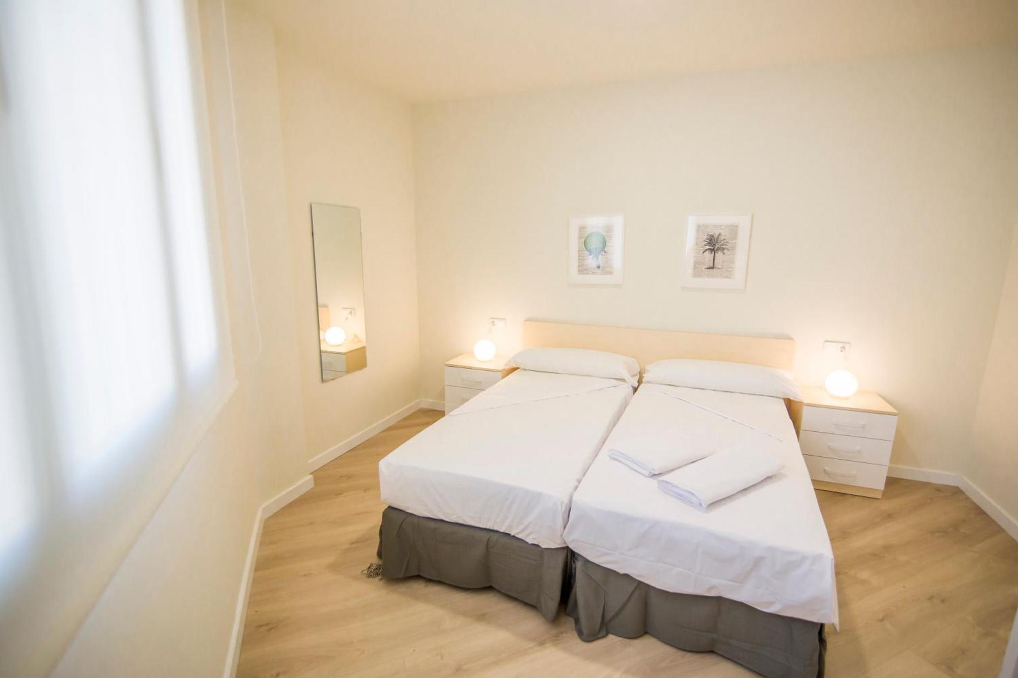 Apartamentos Plaza De Santiago - Estudios Turisticos - 1 Llave Pinto Eksteriør billede