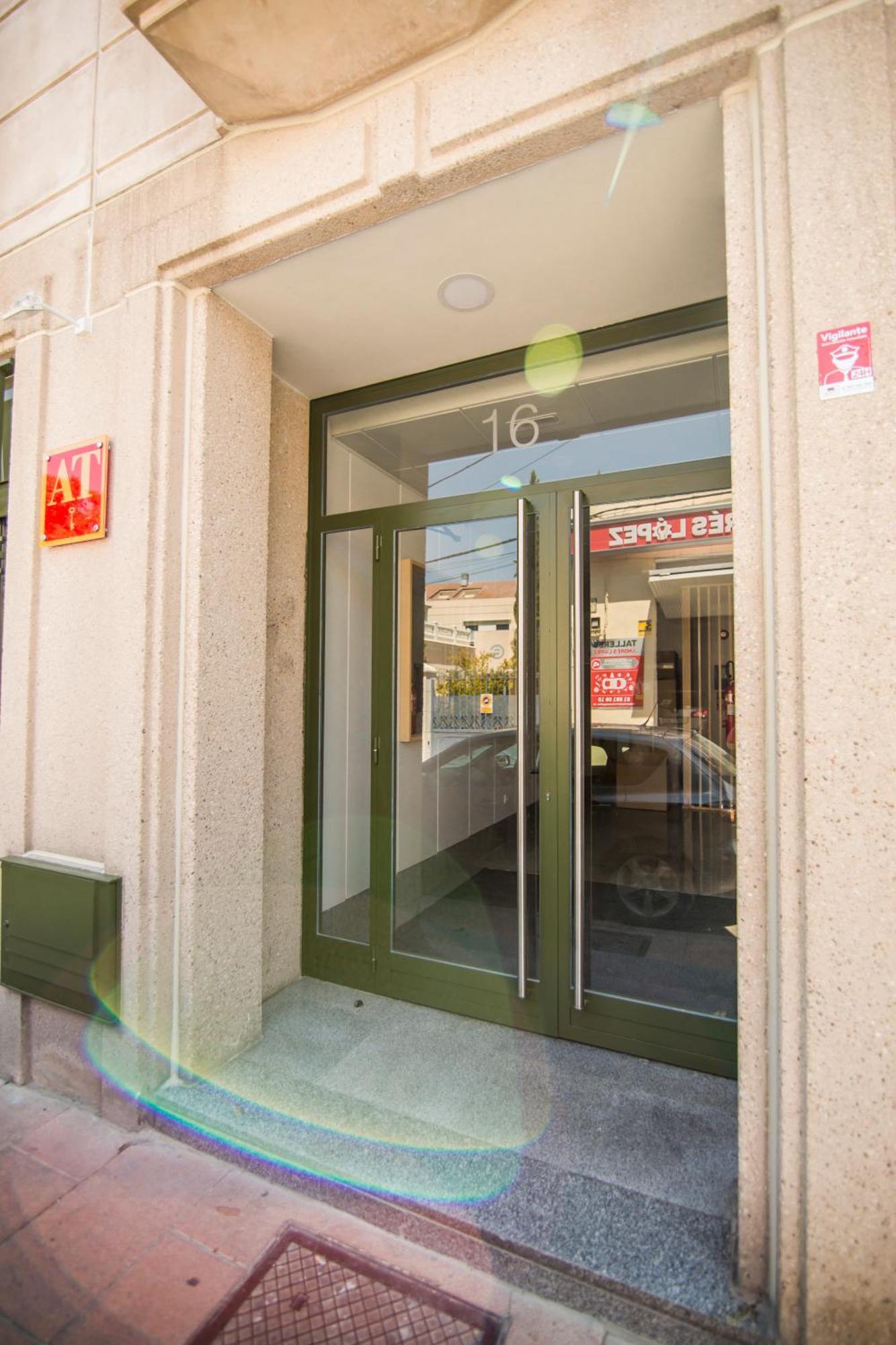 Apartamentos Plaza De Santiago - Estudios Turisticos - 1 Llave Pinto Eksteriør billede